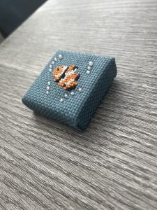 ヒカリタケウチ/クマノミみていたかくれんぼ