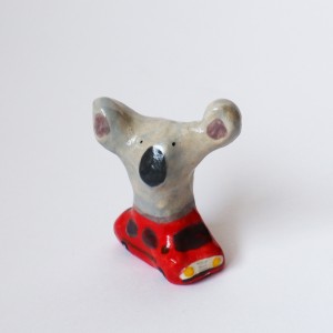 exid124412wid108465 / コアラと車の置物