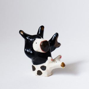 exid124416wid108469 / オオカミと牛の置物