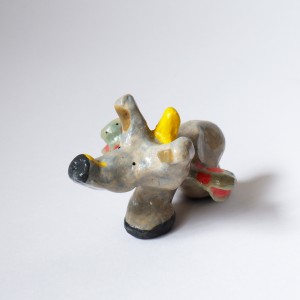 exid124418wid108471 / サイとヘビの置物