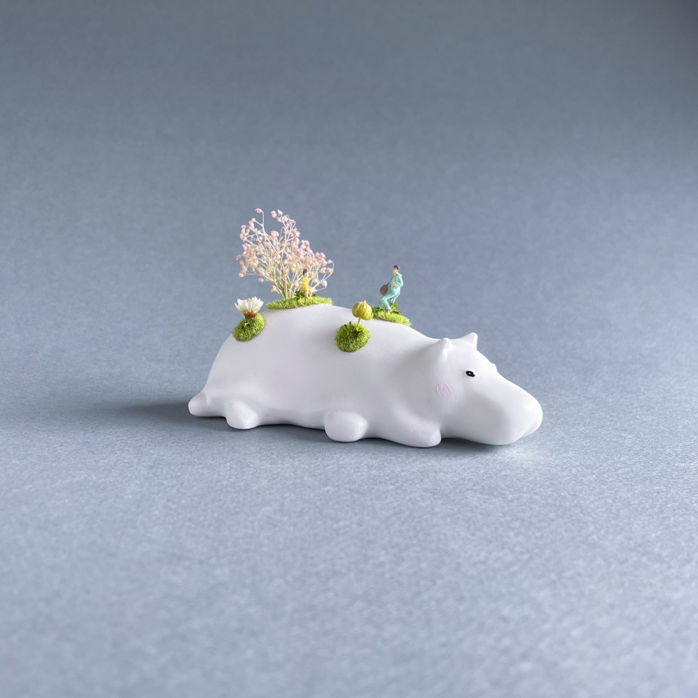 greenhippo/moss hippo | モスヒッポ -寝そべるカバの上で暮らす（桜）-/exid120209wid97909