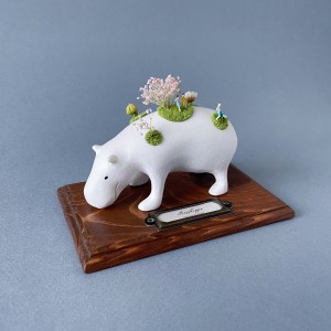 exid120324wid100611 / moss hippo | モスヒッポ -カバの上で暮らす(桜)-