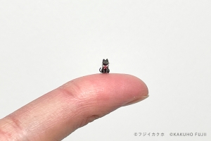 フジイカクホ/粘土ミニチュア5mmシリーズ「おめかし黒猫」