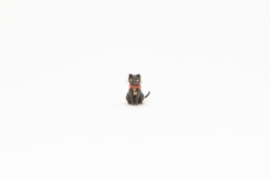 exid50530wid48195 / 粘土ミニチュア5mmシリーズ「扉の守護黒猫」