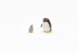 フジイカクホ/粘土ミニチュア5mmシリーズ「アデリーペンギンの親子」